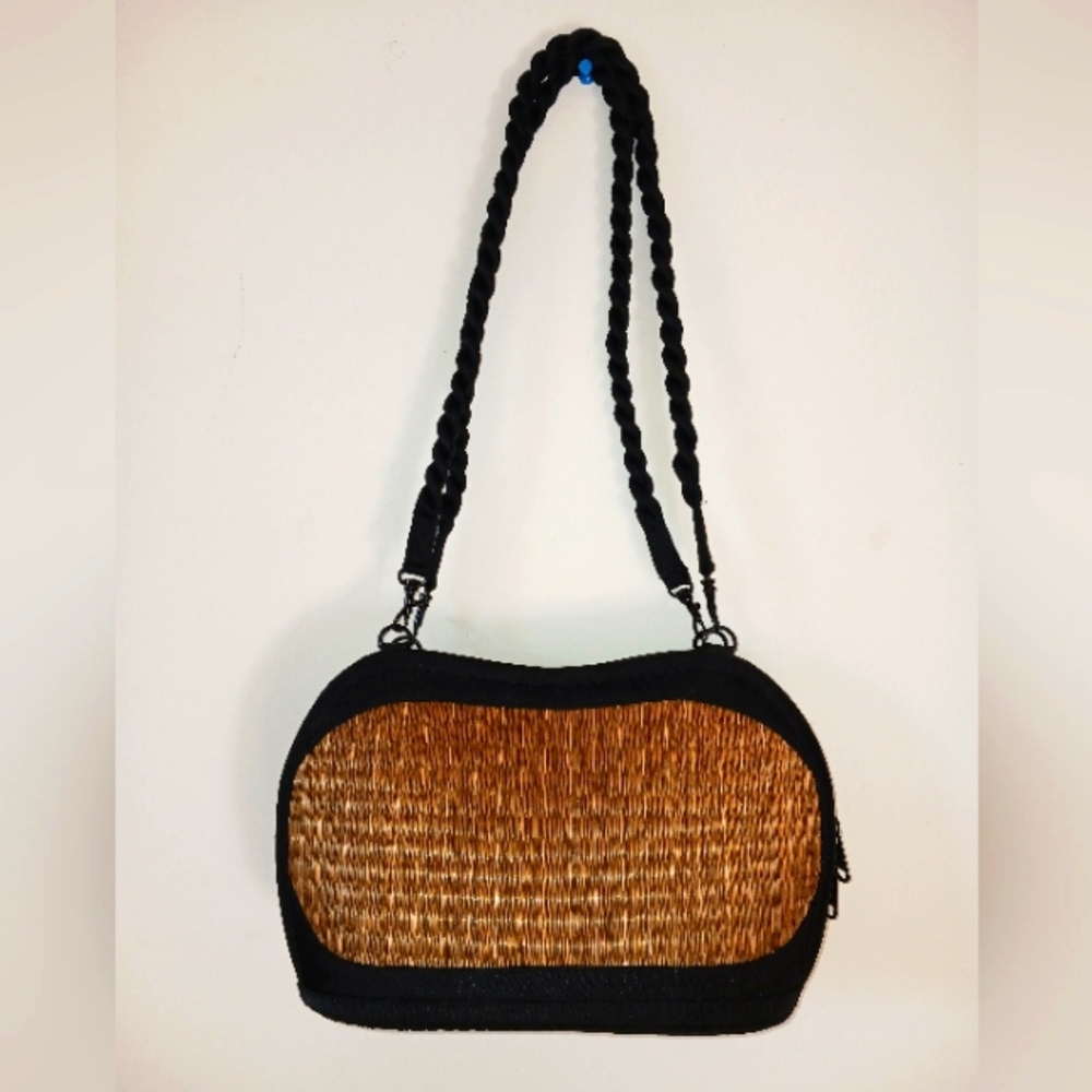 LIKE NEW Saraye Original 'Tatami Style' River Grass Purse